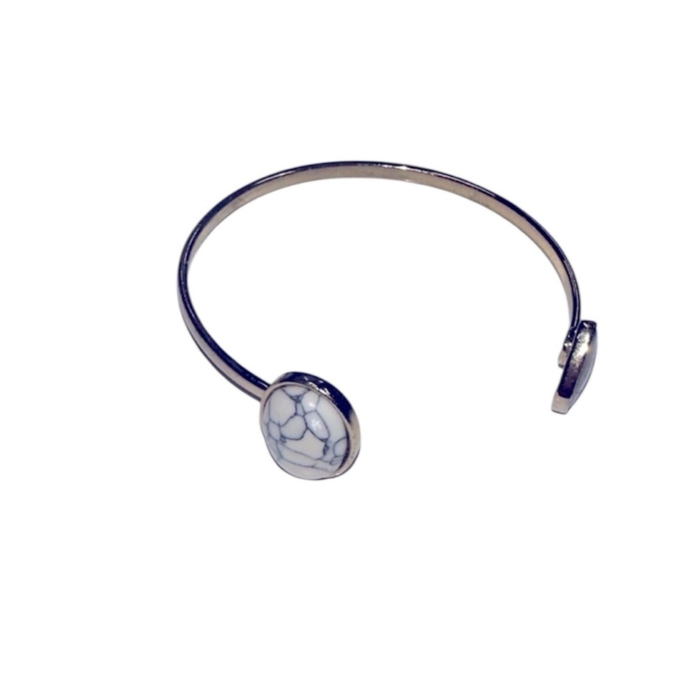 Pretty bracelet cuff